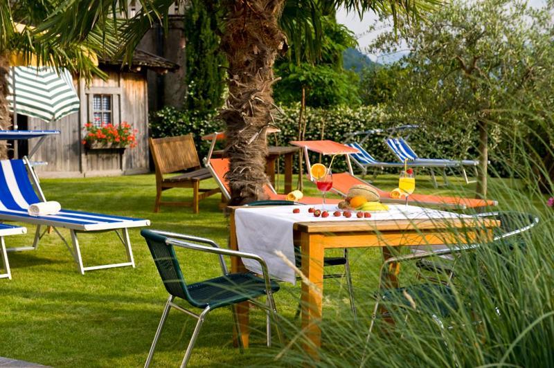 Hotel-Garni Ehrenfels Schenna Buitenkant foto